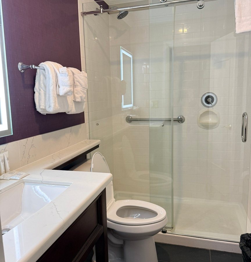 Prince Conti Hotel — Bathroom