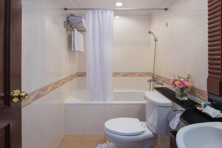 Prince Palace Hotel — Bathroom