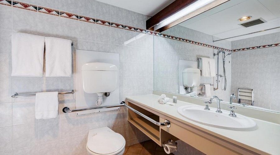 Princes Lodge Motel — Bathroom