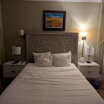 Princess Anne Hotel — Guest room
