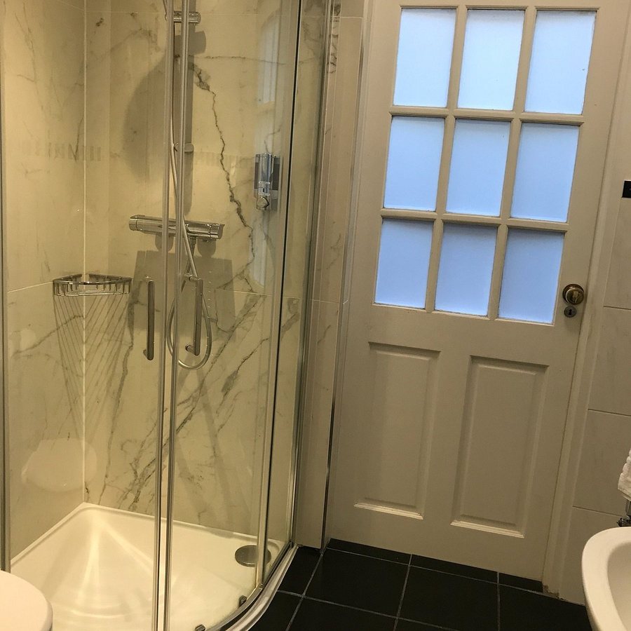 Princess Hotel St Pancras Hotel Group — Bathroom