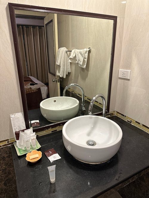 Princess Kamala Beachfront Hotel — Bathroom