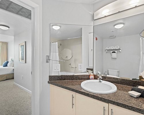 Private Oasis at Arya Miami Florida — Bathroom