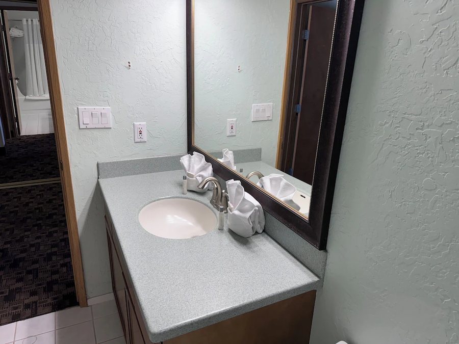 Promenade Inn And Suites Ocean Front — Bathroom
