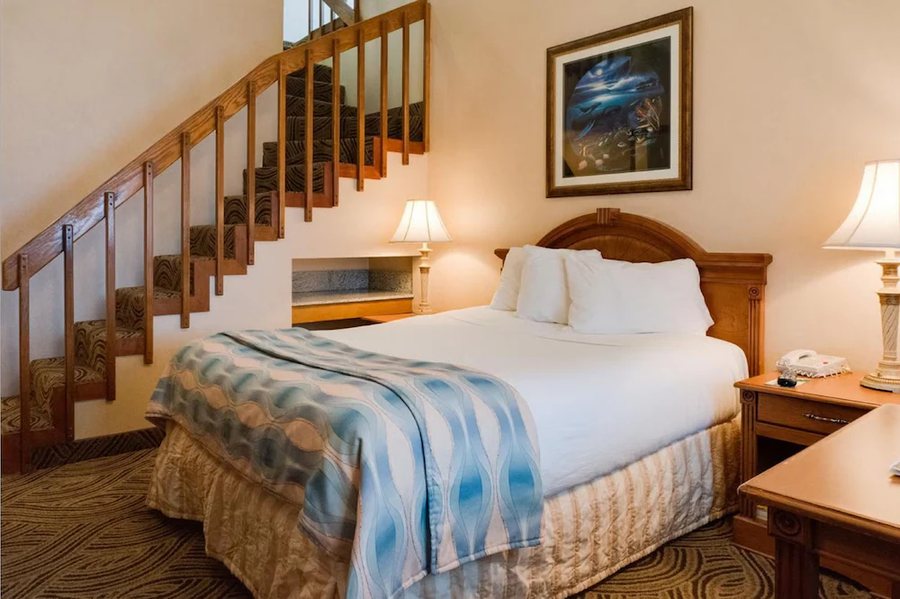 Promenade Inn And Suites Ocean Front — Guest room