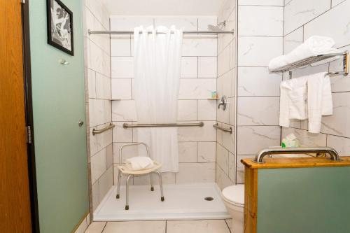 Prospector Hotel Gambling Hall — Bathroom