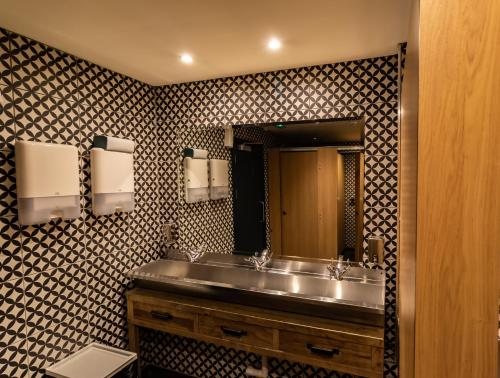 Publove The Exmouth Arms Euston — Bathroom