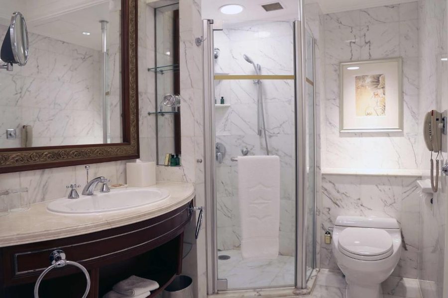 Pudong Shangri La Shanghai Shanghai — Bathroom