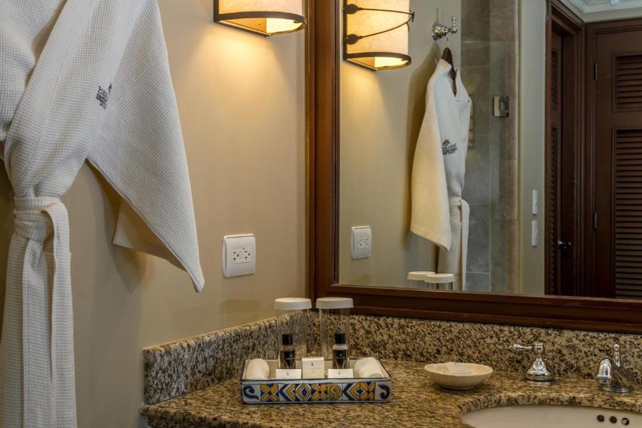 Pueblo Bonito Sunset Beach Golf Spa Resort — Bathroom