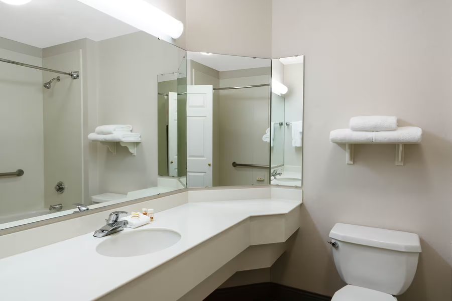 Pueblo South Colorado City KOA — Bathroom