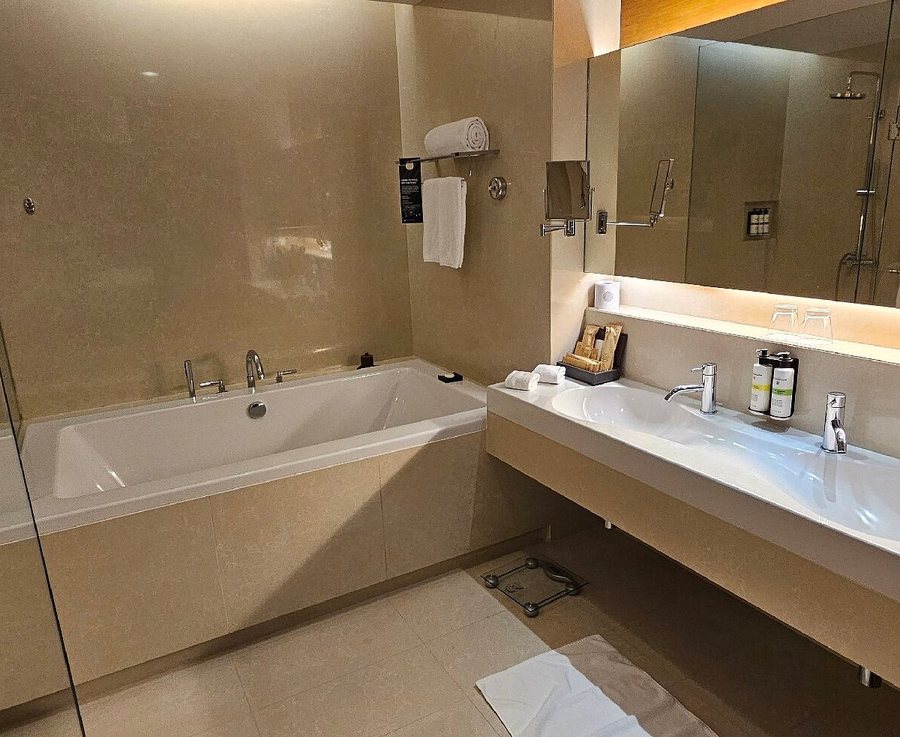 Pullman Bangkok King Power — Bathroom