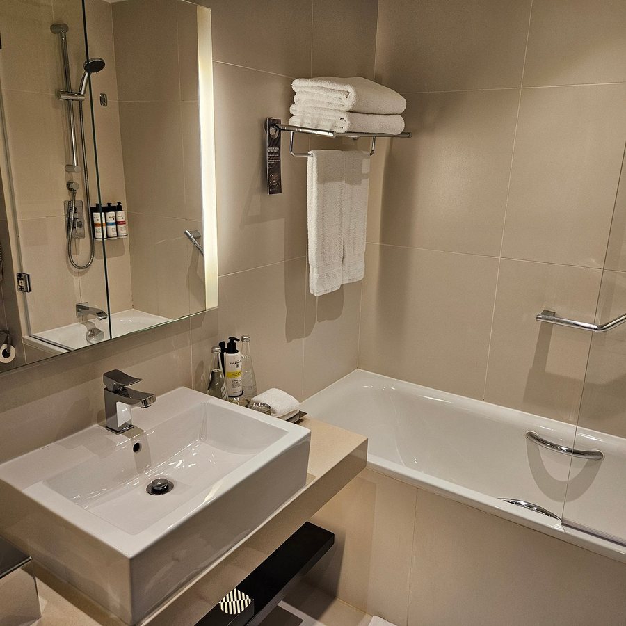 Pullman Dubai Creek City Centre Residences — Bathroom