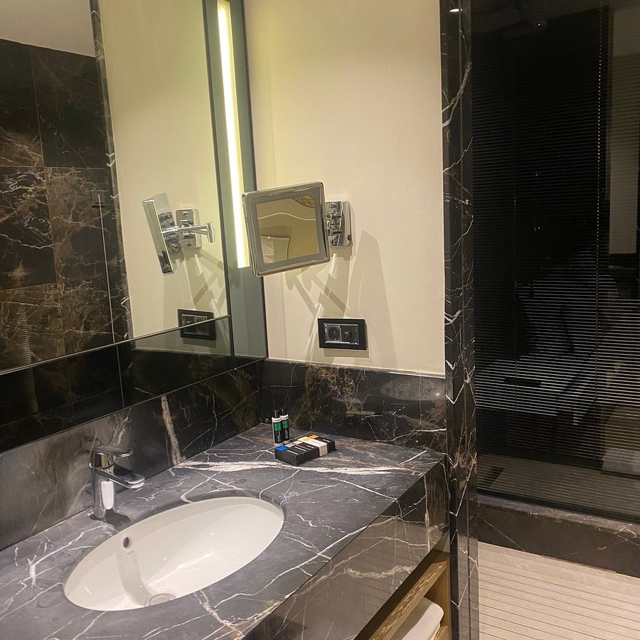 Pullman Istanbul Hotel Convention Center Istanbul — Bathroom