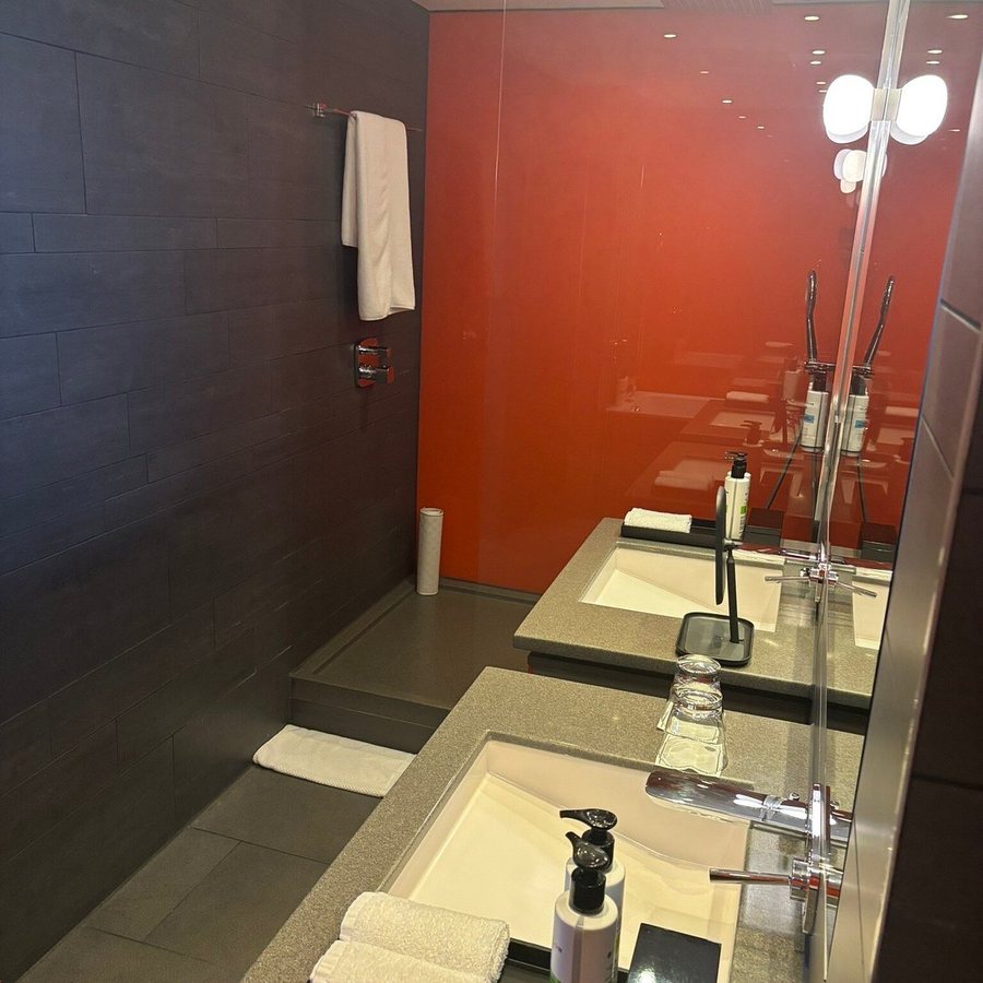 Pullman London St Pancras — Bathroom