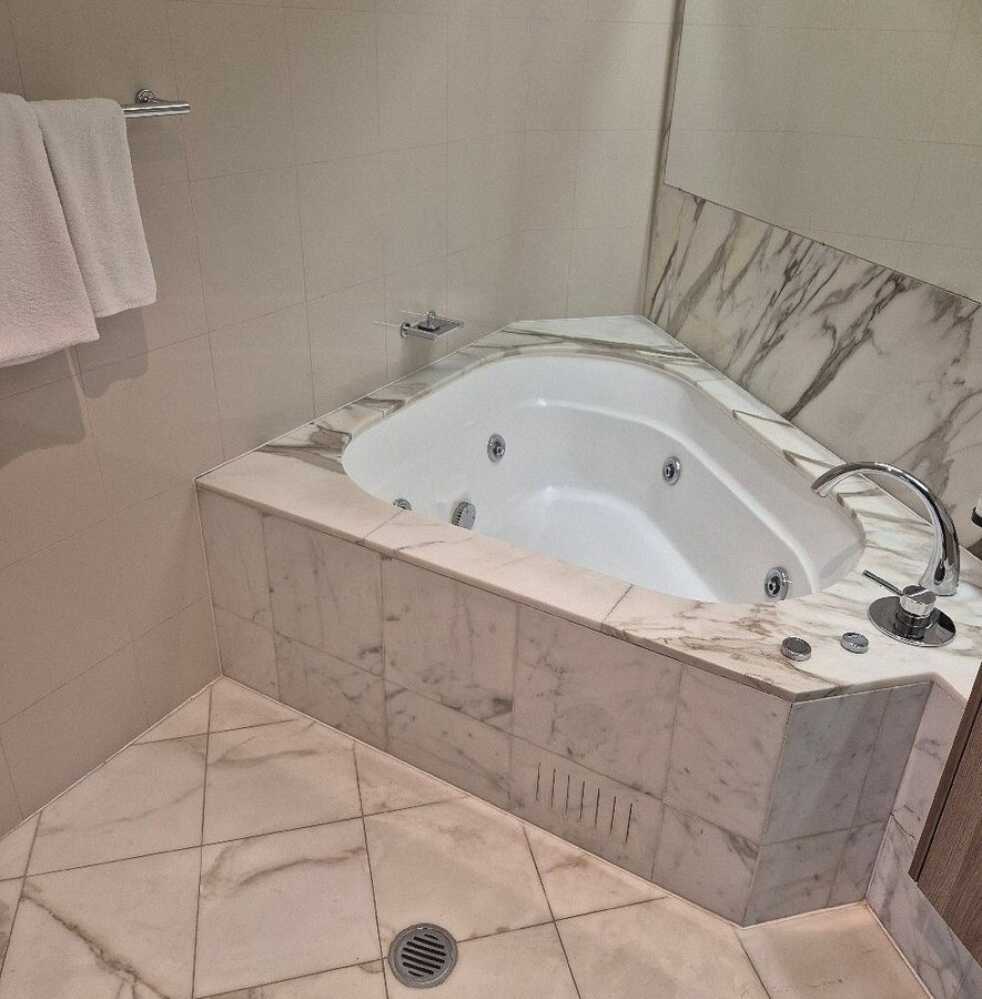Pullman Quay Grand Sydney Harbour — Bathroom