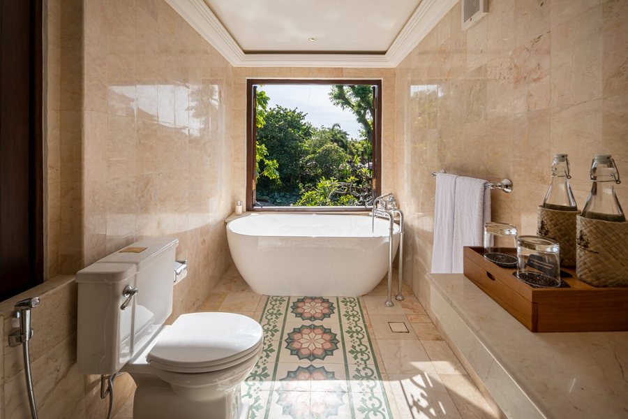 Puri Saraswati Dijiwa Ubud — Bathroom