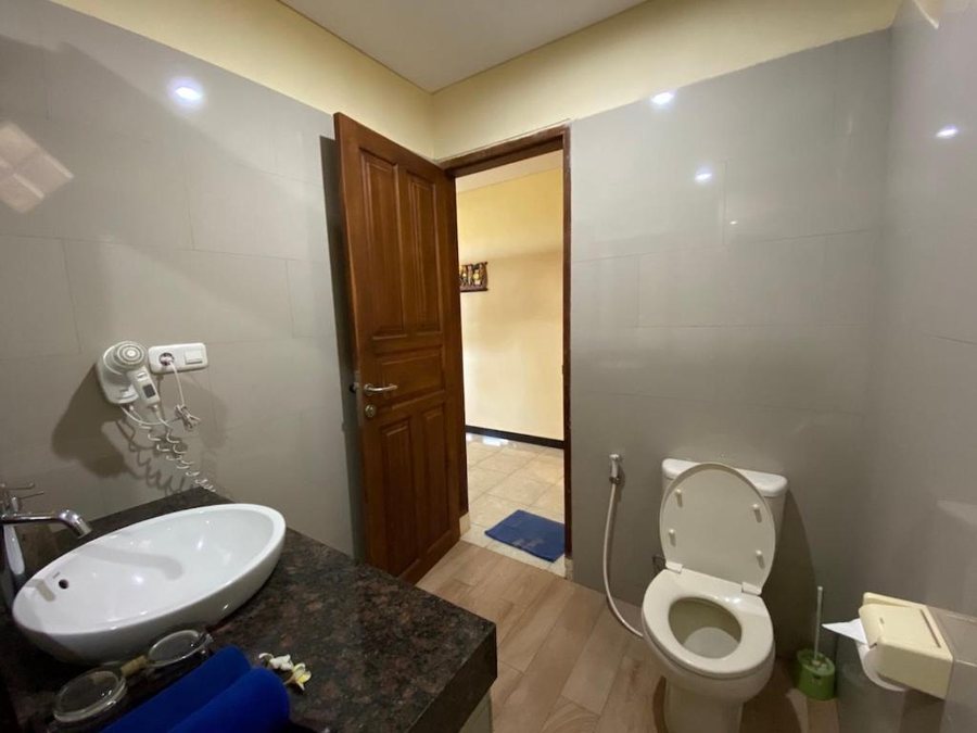 Puri Wirata Dive Resort and Spa Amed — Bathroom