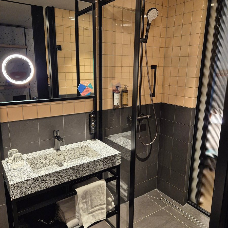 PURO Krakow Kazimierz — Bathroom