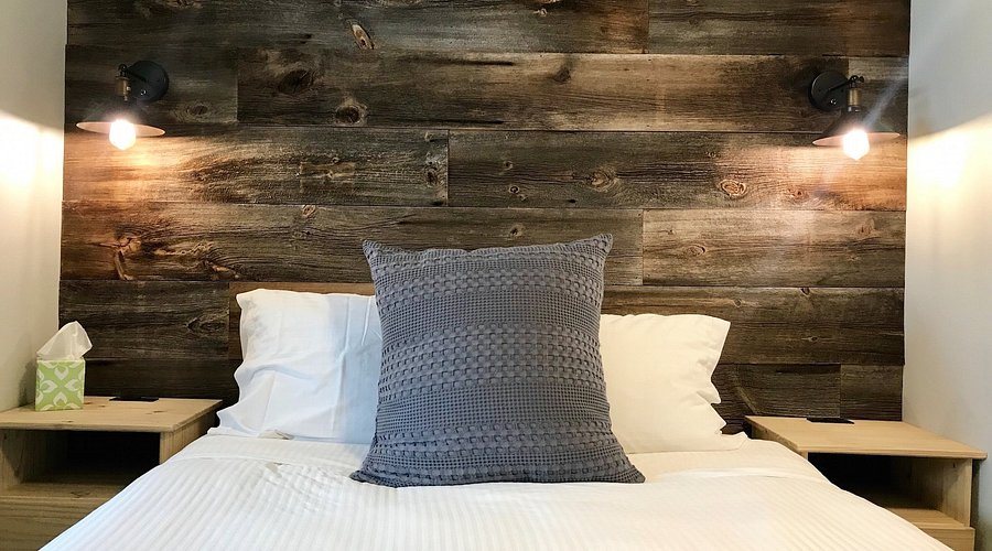 Purple Mountain Bed Breakfast and Spa — Guest room