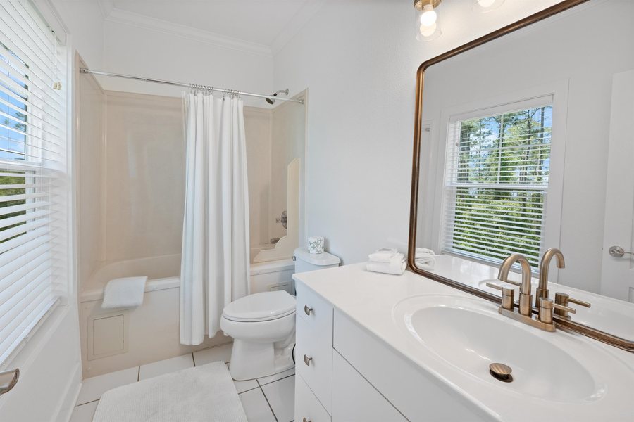 Purple Parrot Village Resort — Bathroom