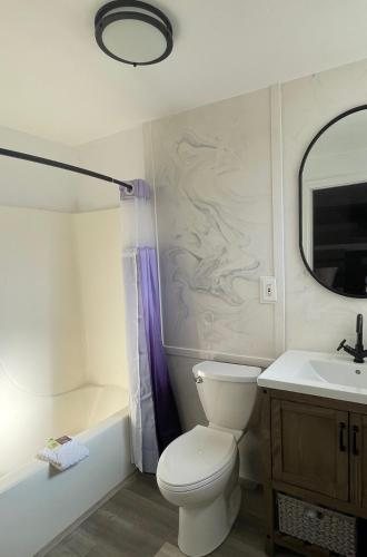 Purple Sage Motel — Bathroom