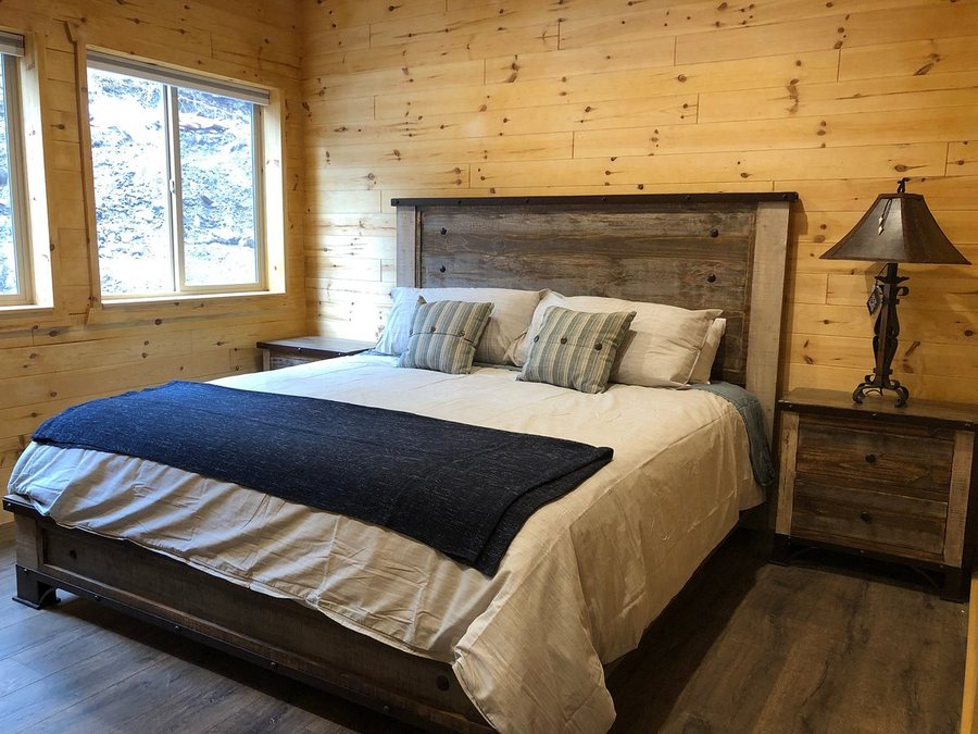 Pybus Point Lodge — Guest room