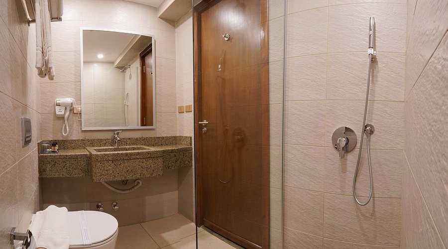 Pyramids Sunrise Inn — Bathroom