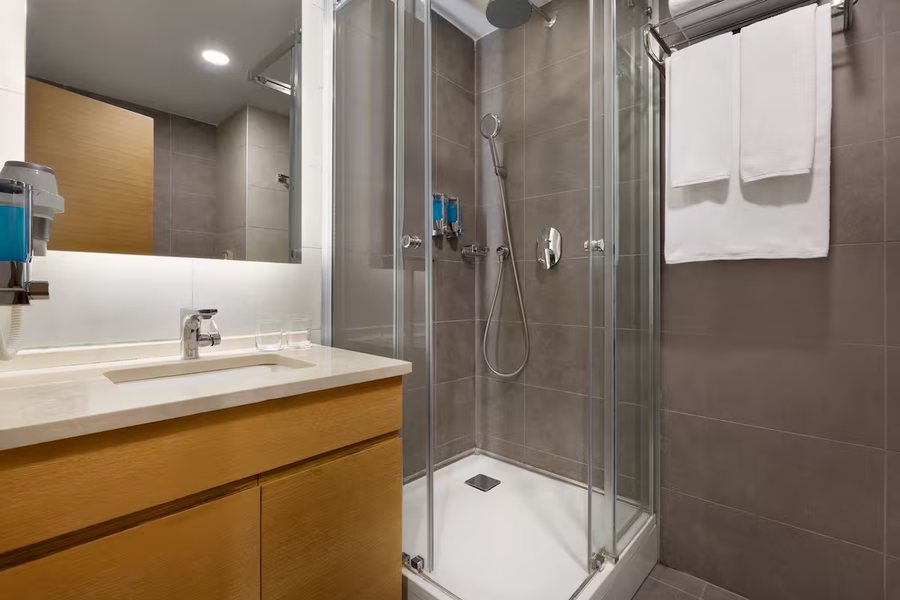 Q Inn Hotel Istanbul Istanbul — Bathroom