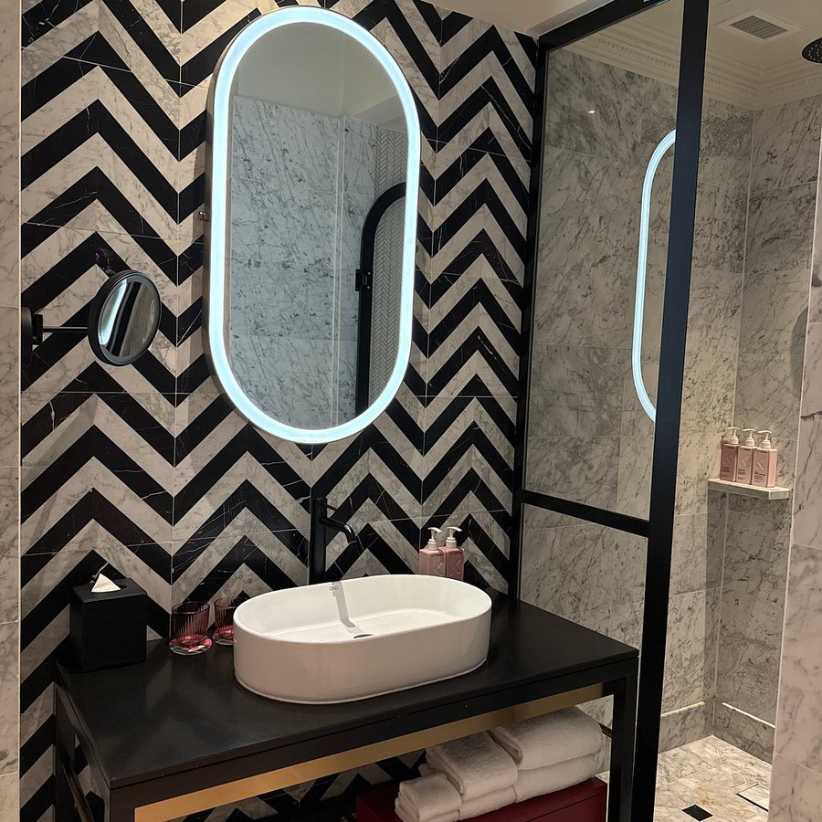 QT Singapore — Bathroom