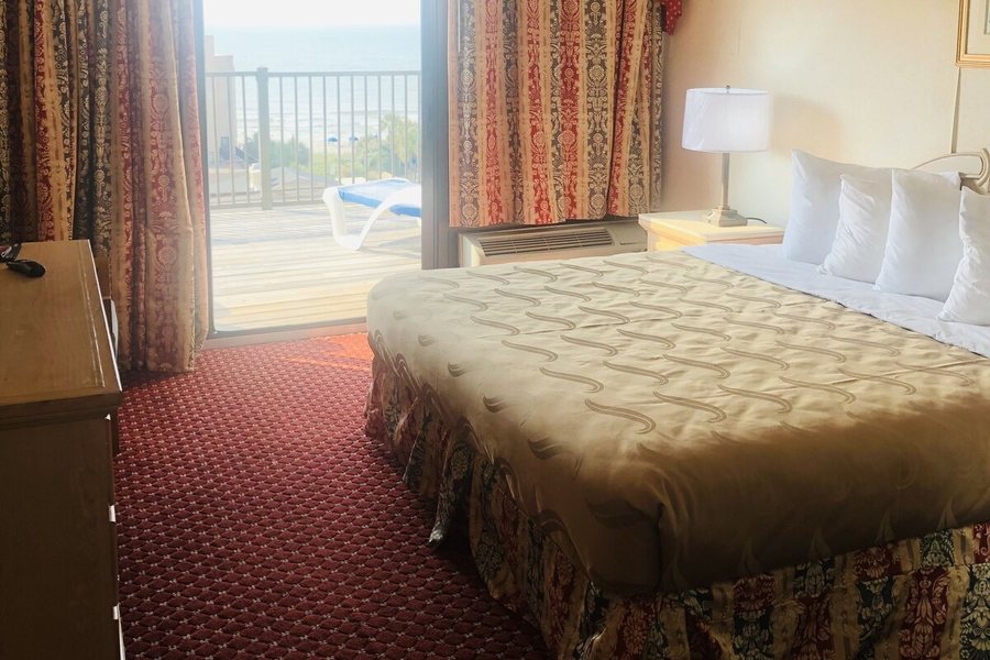 Quail Inn and Suites — Guest room