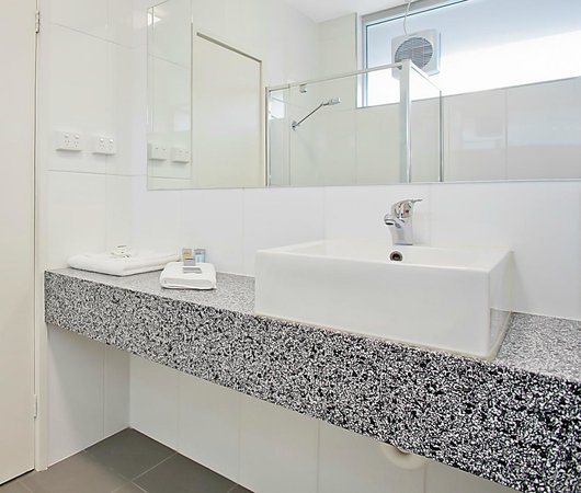 Quality Hotel Parklake Shepparton — Bathroom