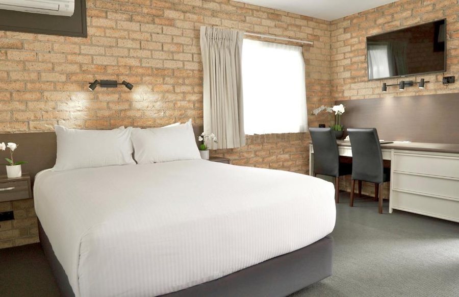 Quality Hotel Robertson Gardens — Guest room