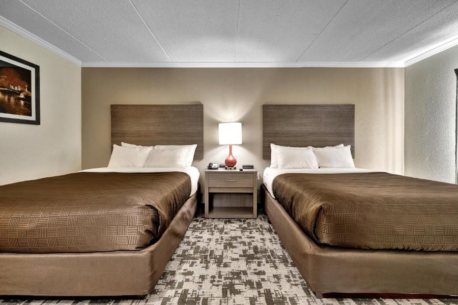 Quality Hotel Suites At the Falls — Guest room