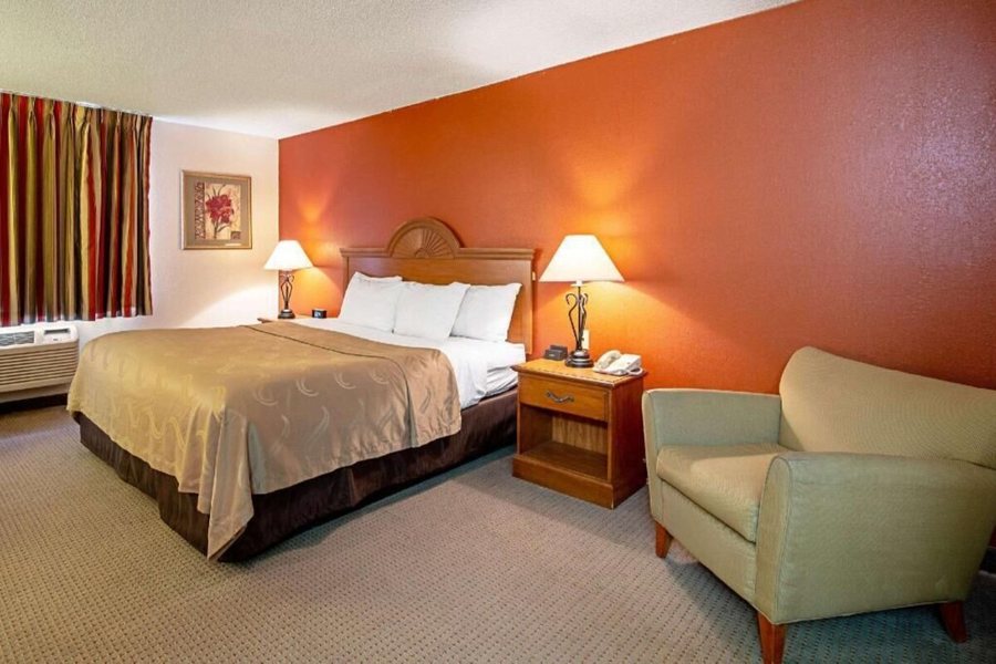 Quality Inn Aberdeen — Guest room