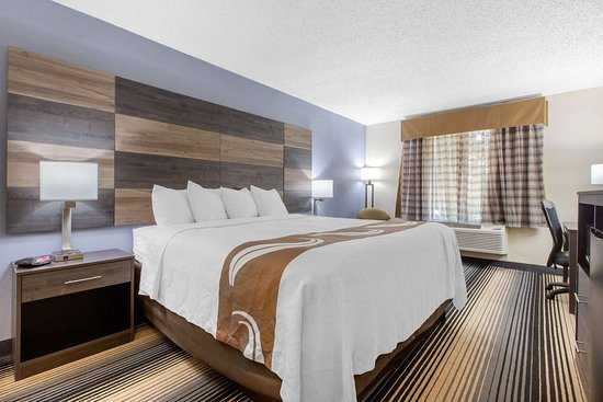 Quality Inn Airport Near Uptown — Guest room