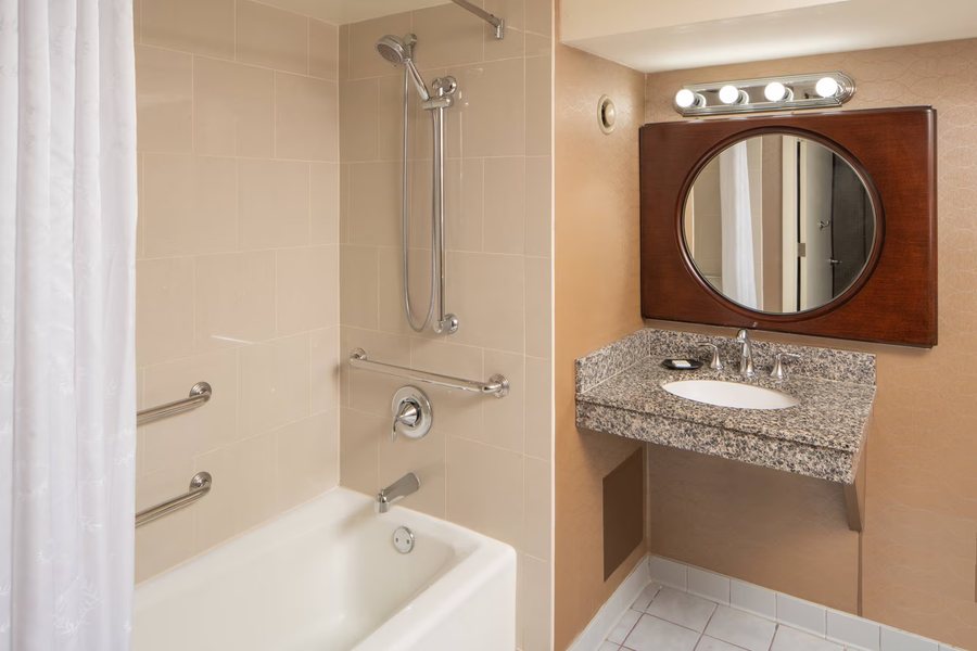 Quality Inn And Conference Center Tampa Brandon — Bathroom