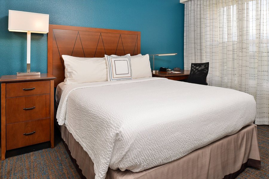 Quality Inn and Suites Denver Airport Gateway Park — Guest room