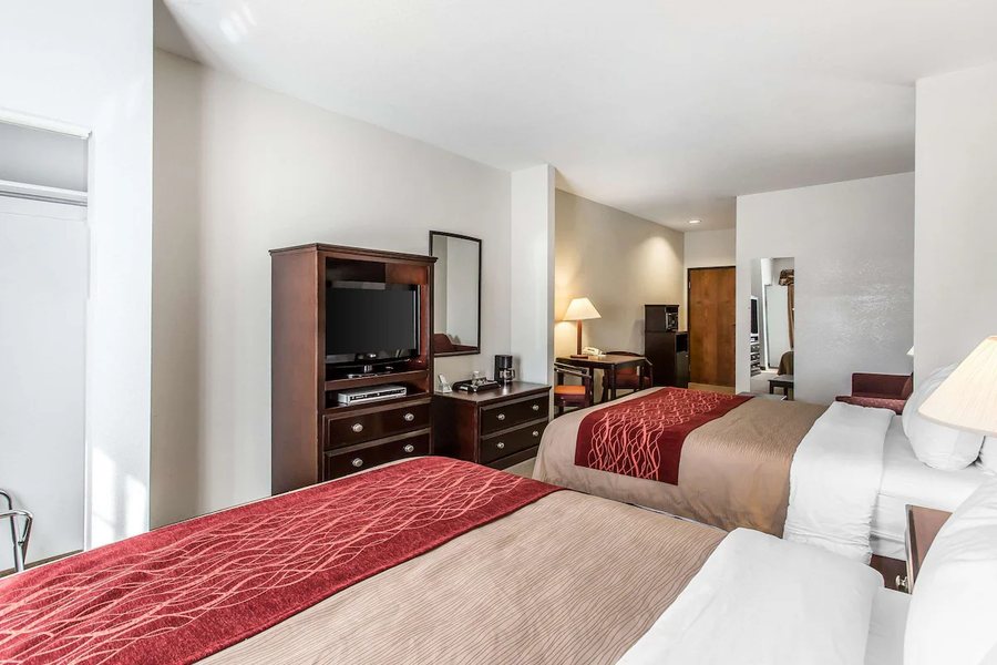 Quality Inn And Suites — Guest room