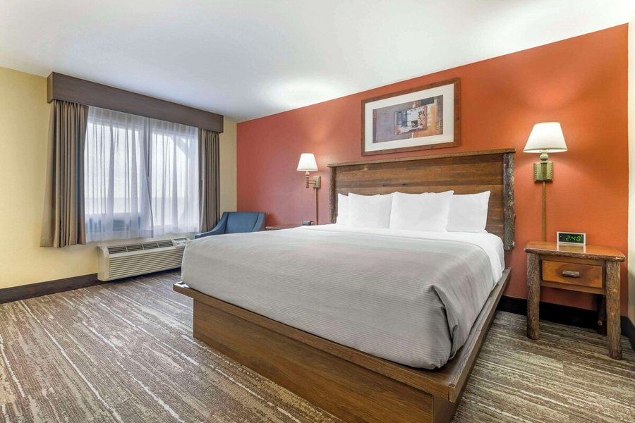 Quality Inn Ashland Lake Superior — Guest room