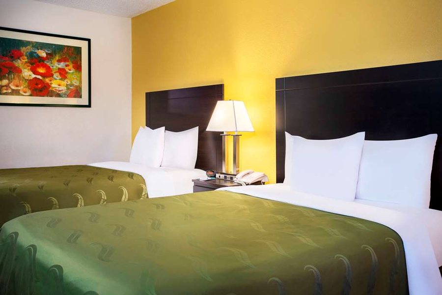 Quality Inn at Arlington Highlands — Guest room