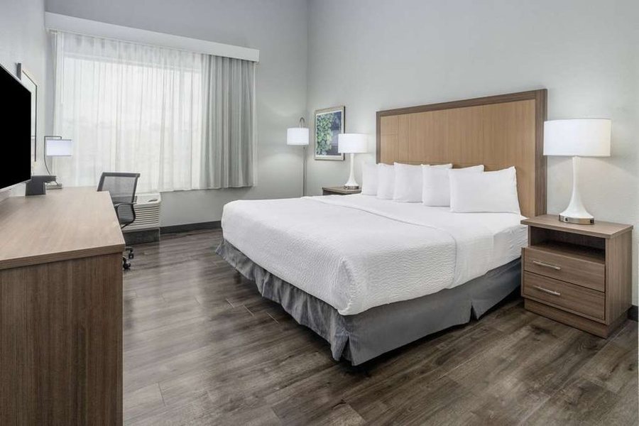 Quality Inn At The Mall — Guest room