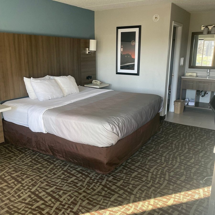 Quality Inn — Guest room