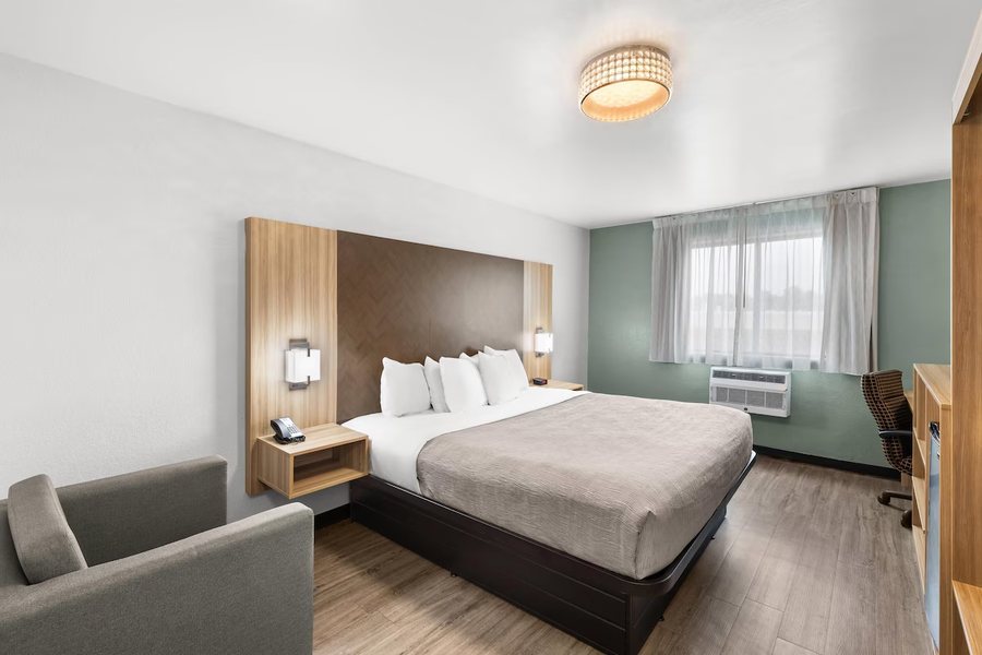 Quality Inn Atlanta — Guest room