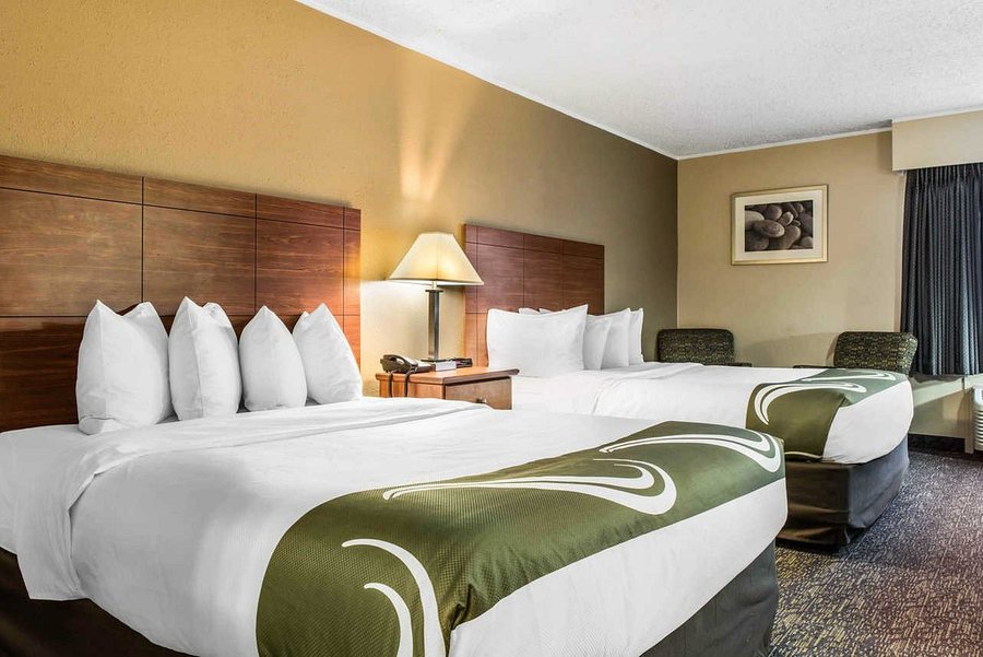 Quality Inn Austintown Youngstown West — Guest room