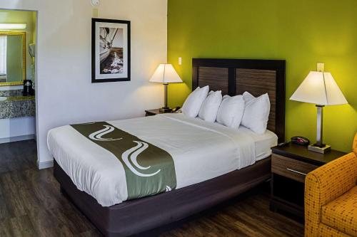 Quality Inn Biloxi Beach — Guest room