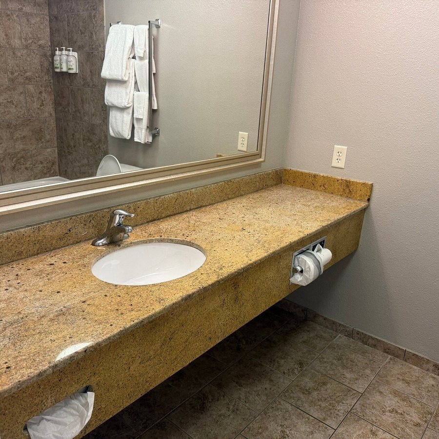Quality Inn Bismarck — Bathroom