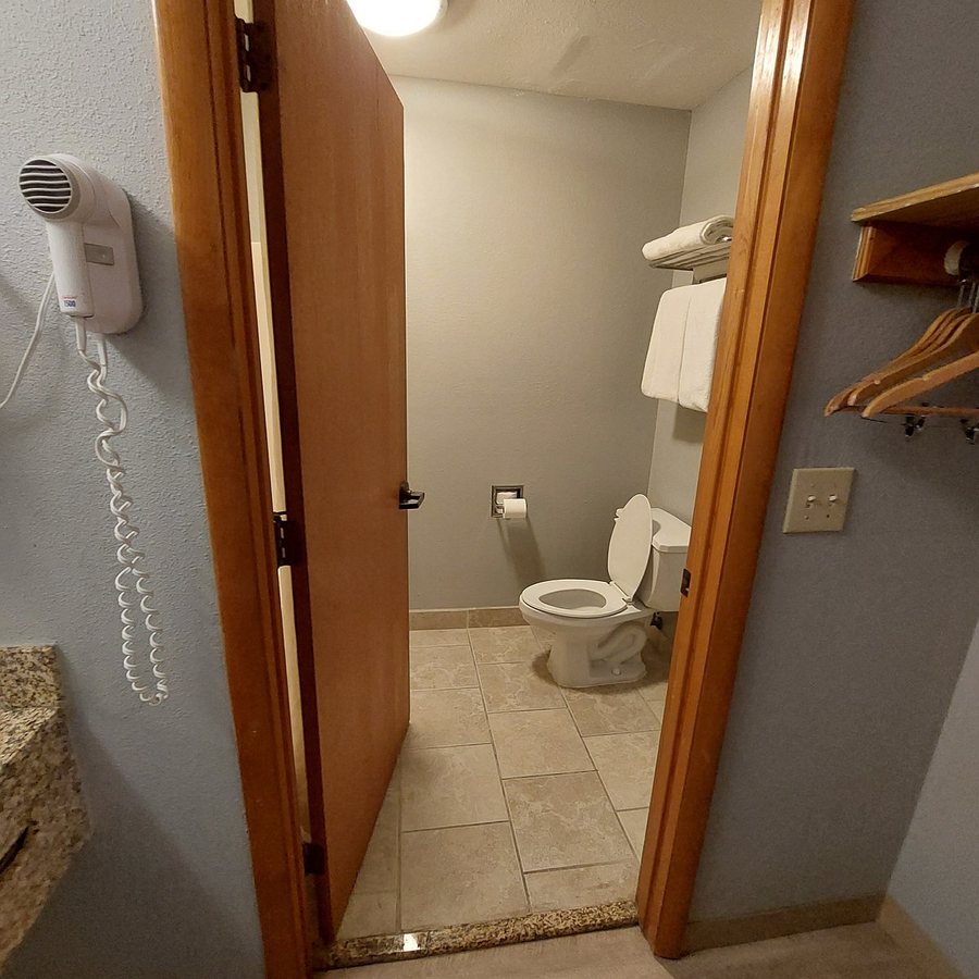 Quality Inn Bloomington Near University — Bathroom