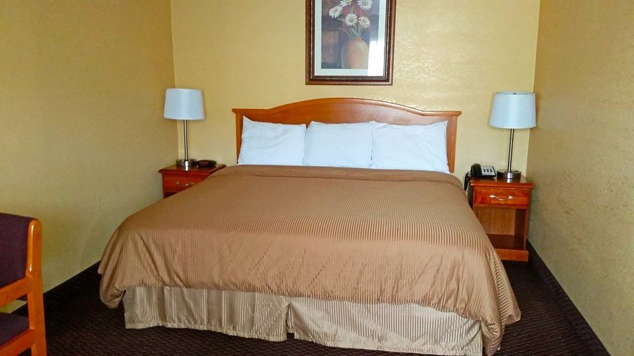 Quality Inn — Guest room