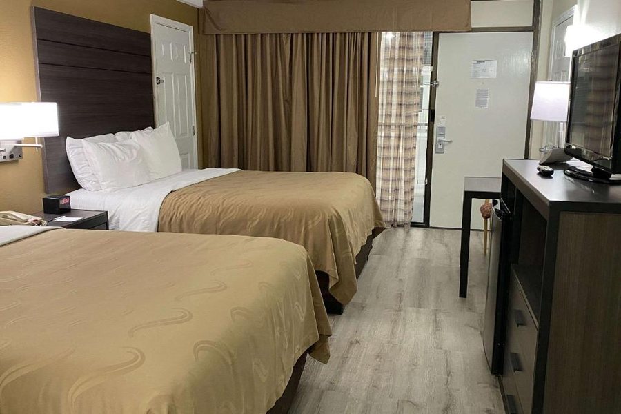 Quality Inn Branson Hwy 76 Central — Guest room