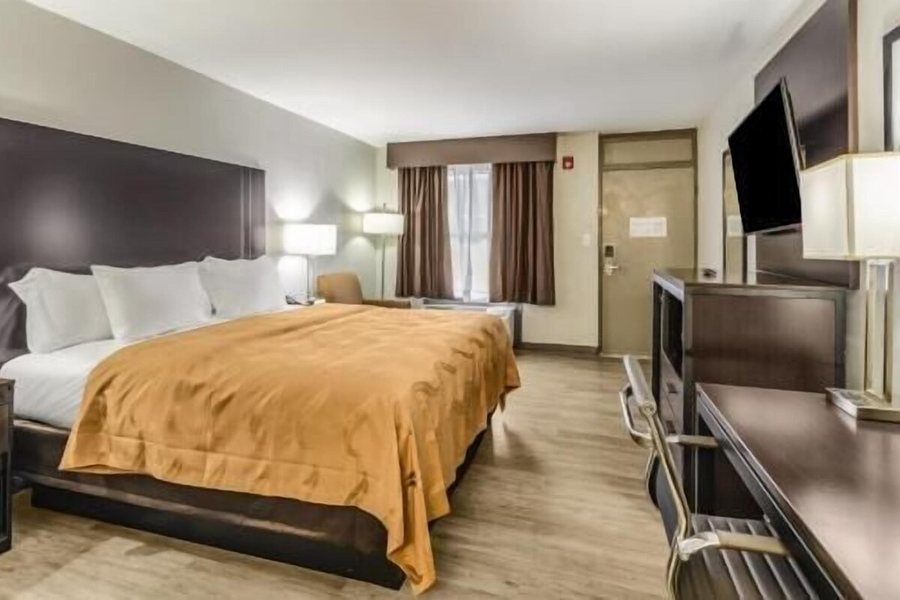 Quality Inn — Guest room